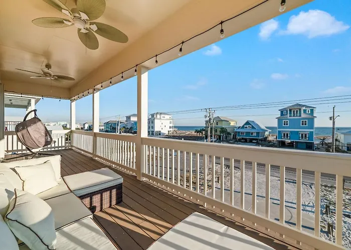 Pelican's Perch - Tiki Bar, Pool, Gulf Views, Elevator! Hotel