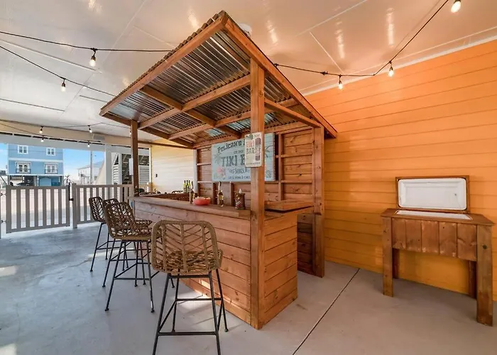 Pelican's Perch - Tiki Bar, Pool, Gulf Views, Elevator! Gulf Shores