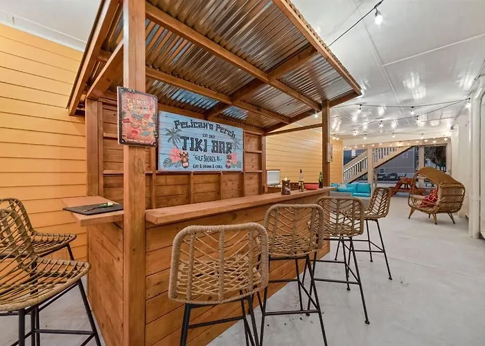 Pelican's Perch - Tiki Bar, Pool, Gulf Views, Elevator! Hotel