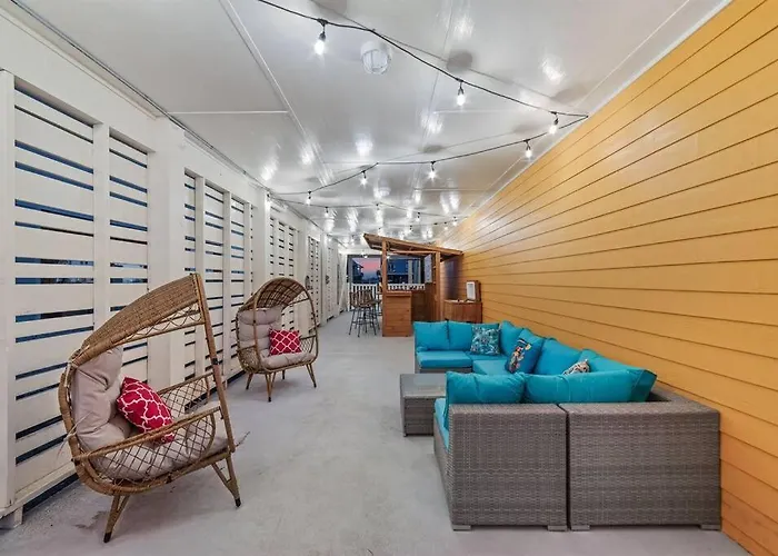 Pelican's Perch - Tiki Bar, Pool, Gulf Views, Elevator! *